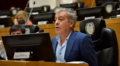 Legislador cuestiona al gobernador por priorizar su futuro político ante crisis provincial