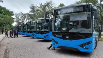 15 unidades eléctricas con conductoras municipales comienzan a circular en la ciudad