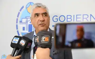 Economistas cuestionan el manejo del presupuesto y la respuesta oficial genera debate