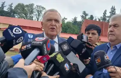Gobernador analiza situación límite del transporte mientras empresarios advierten sobre recortes inminentes