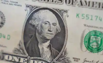 El dólar oficial perfora una barrera clave y el riesgo país busca un nivel crítico
