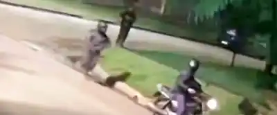 Lo esperaban en la parada del colectivo: el forcejeo que terminó en tragedia y el rastro que dejaron los asaltantes