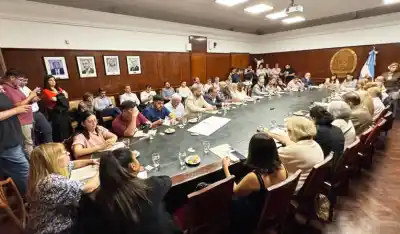 Una decisión clave en la UNT dejó al descubierto una votación que pocos esperaban