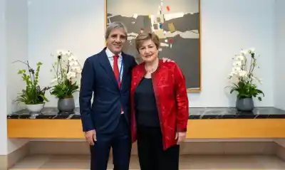 El FMI aprobó una revisión clave y el ministro envió un mensaje que pocos esperaban