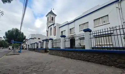 Un mensaje siniestro apareció en los baños de un colegio y desató el pánico en varias provincias