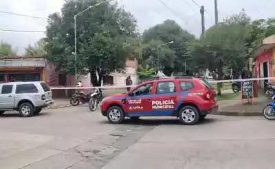 Encontraron a un anciano en su casa y la escena que vieron los policías los dejó sin palabras