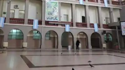 Encontraron un mensaje escalofriante en el baño de un colegio y lo que hicieron después dejó a todos en vilo