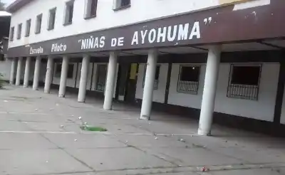 Encontraron algo dentro de un aula que hizo saltar todas las alarmas en las escuelas
