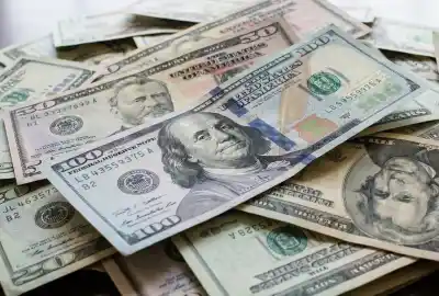 El dólar blue baja y se ubica en $1.530, mientras el oficial se mantiene estable