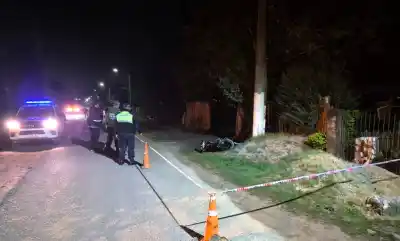 Perdió el control de su moto y el impacto contra un poste dejó un trágico desenlace