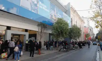 Mientras los sueldos bancarios superan los 2 millones, tres sucursales clave preparan su cierre definitivo