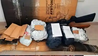 Un estudiante de 13 años amenazó con un tiroteo en su escuela y lo que encontraron en su casa dejó en shock a las autoridades