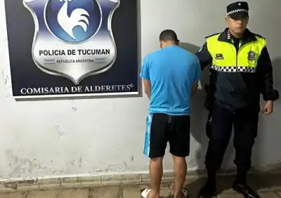 La persiguió hasta la comisaría y lo que hizo la policía dejó en evidencia su plan