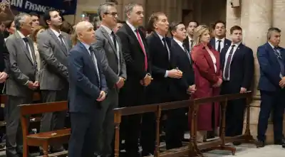 Ausencia inesperada en la misa por el Papa: la razón que nadie esperaba