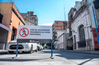 Cortaron una calle del centro y lo que pasó después tiene a vecinos y comerciantes al borde del colapso