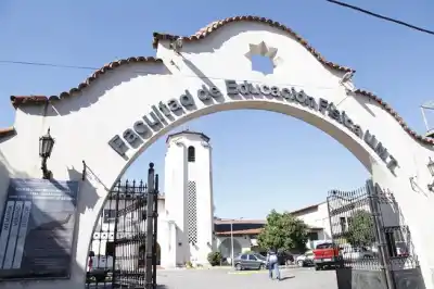 Agarró del cuello al decano en plena facultad y ya hay una denuncia formal