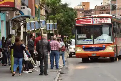 El boleto de colectivo en la capital debería costar casi $2.400, según un estudio de costos