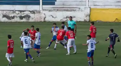 Brutal batalla campal en partido Sub-15 entre Unión Aconquija y Tucumán Central: suspendido por violencia