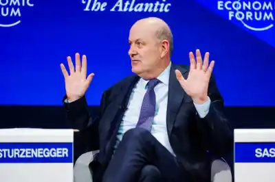 Sturzenegger defendió los despidos en el SMN: “Los sueldos de esos empleados podrían pagar estaciones modernas”