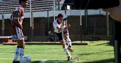 Un inventor argentino propone un banderín móvil para los córneres y busca cambiar el reglamento mundial