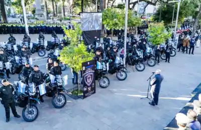 Jaldo entregó motos, bicicletas y camionetas a la Policía: el detalle que pocos esperaban