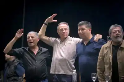 La CGT se plantó en Plaza de Mayo y dejó un mensaje que preocupa al Gobierno