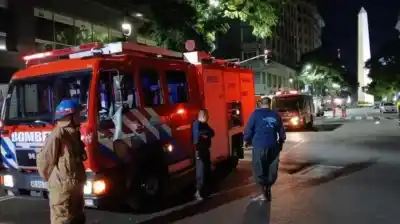 Alarma en el Microcentro: evacuaron un hotel por un incendio y lo que encontraron en el noveno piso sorprendió a todos