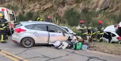 Volvían de un casamiento y un error en una curva los llevó a la muerte