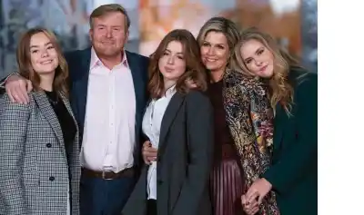 Detienen a un hombre con dos hachas grabadas con nombres de las hijas de Máxima y un saludo nazi