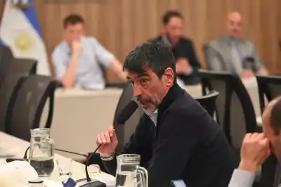 Un diputado reveló los movimientos de la esposa de Adorni y el Gobierno lo denunció por espionaje