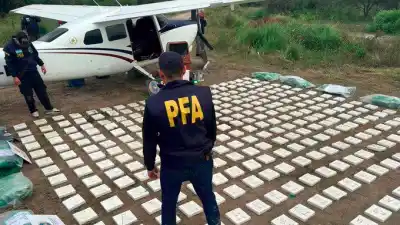 El mensaje que activó el operativo: “Ya están, ya vinieron” y la caída del narcoavión con 400 kilos