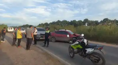 Choque múltiple en Ruta 9: cinco vehículos y una mujer herida en Lastenia