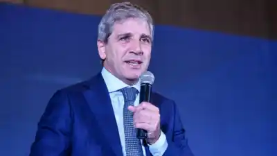 Caputo reveló la razón del sobreendeudamiento que paraliza a los bancos