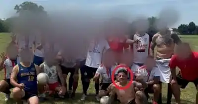 Detienen a prófugo millonario tras identificarlo por su camiseta de fútbol amateur