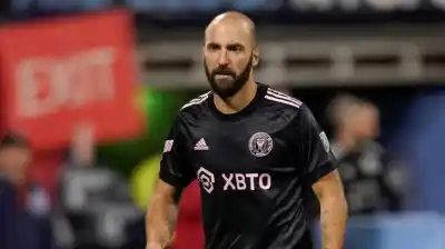 La foto que desató la polémica: el local donde estuvo Higuaín rompió el silencio