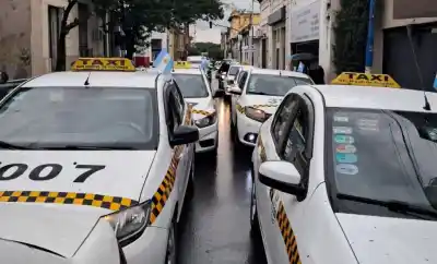 Taxistas tucumanos realizaron una caravana y fueron recibidos por la intendenta: ¿qué acordaron?
