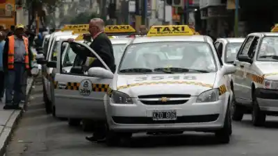 El detalle que los taxistas quieren prohibir en los autos de Uber y Didi en Tucumán