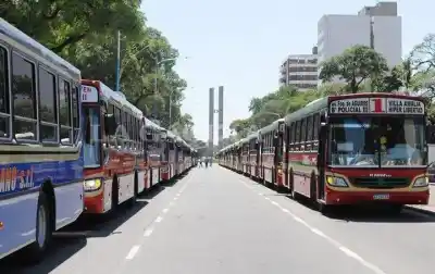 El drama del transporte en Argentina: aumentos, servicios recortados y salarios en cuotas