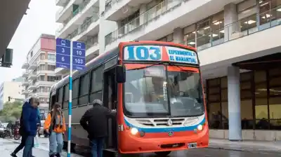 Forcejeó con una embarazada en un colectivo y la hizo caer al asfalto: lo detuvieron a pocas cuadras