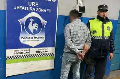 Golpeaba la puerta a patadas mientras ella pedía auxilio a los gritos: lo que la policía encontró al llegar