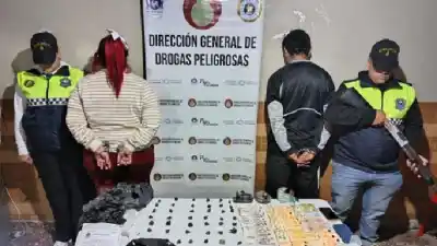 Vecinos denunciaron ruidos extraños y la policía encontró un negocio prohibido en el Barrio ex Aeropuerto