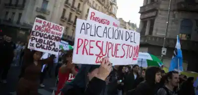 El drama de los docentes universitarios: renunciaron más de 10.000 y los sueldos no alcanzan ni para la canasta básica