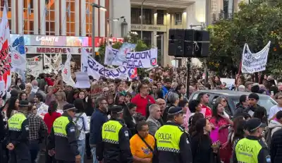 Marcharon por la universidad pública y lo que ocurrió en el centro dejó una postal imborrable