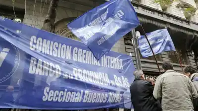 La Bancaria anunció un paro en dos bancos clave: qué reclaman y cómo afectará a los usuarios