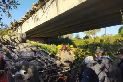 Perdió el control en la Ruta 38 y el camión cayó al vacío: lo que hallaron los rescatistas