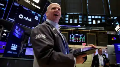 El riesgo país volvió a subir y superó los 500 puntos: qué pasó con los bonos y el dólar