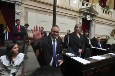 La oposición dio marcha atrás: suspendió la sesión para interpelar a Adorni y busca sumar más apoyos
