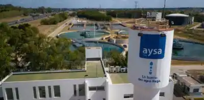 El Gobierno acelera las privatizaciones y pone en marcha la venta de Aysa