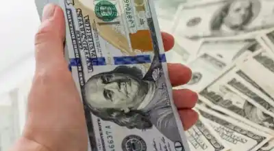 El dólar oficial volvió a caer y quedó lejos del techo de la banda: ¿qué pasó en los mercados?