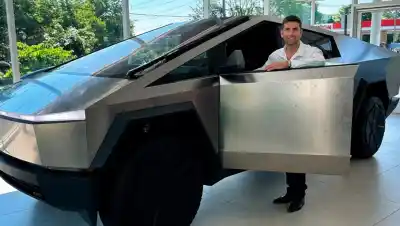 El ofrecimiento que sorprendió a todos: diputado le dona su Tesla a Milei